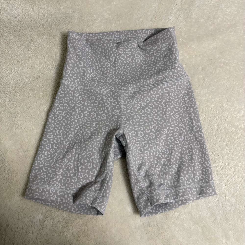 Lululemon Wunder Train Gray Leopard Print High-Rise Bike Shorts